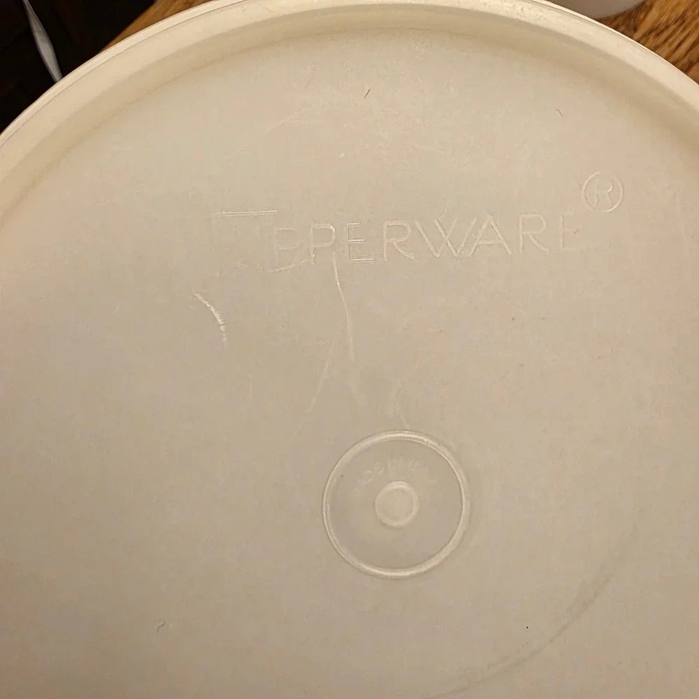 Tupperware bowl lid